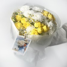 Букет из хризантем и роз кустовых