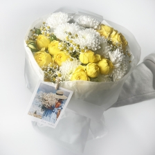 Букет из хризантем и роз кустовых