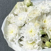 Букет из роз, эустом и хризантем