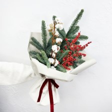 Новогодний букет из нобилиса, илекса и хлопка