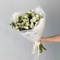 Букет из 7 эустом и эвкалипта