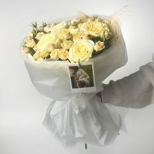 Букет из роз одноголовых и кустовых