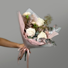 Букет сборный из роз, гвоздики