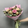 Новогодний букет с нобилисом, гвоздикой и розой