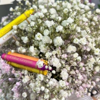 Композиция цветов с гипсофилой