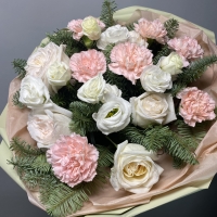 Новогодний букет с нобилисом, гвоздикой, розой и эустомой