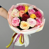 Букет из 15 роз микс с оформлением
