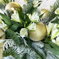 Новогодний букет из нобилиса и альстромерий