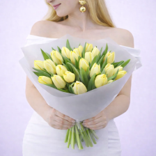 Эксклюзив! Букет из 21 лимонного тюльпана в оформлении
