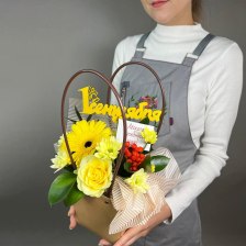 Композиция цветов с герберами и хризантемами