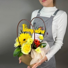 Композиция цветов с герберами и хризантемами