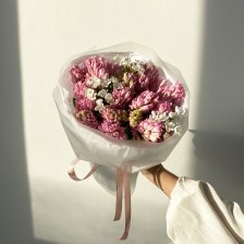 Букет из гиацинтов и аллиума