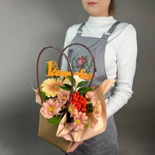 Композиция цветов с герберами и розами