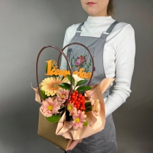 Композиция цветов с герберами и розами