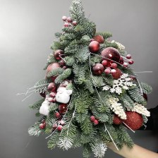 Новогодняя елка из нобилиса с декором "Праздничная"