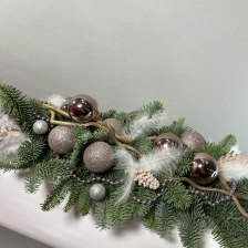 Новогодняя настольная композиция из нобилиса и декора в офис или на стол