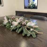 Новогодняя настольная композиция из нобилиса и декора в офис или на стол