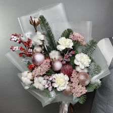 Новогодний букет с нобилисом, протеей, гвоздикой и шарами