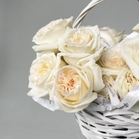 Корзина с 25 розами