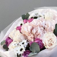 Букет из розы хризантемы и гортензии