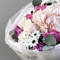 Букет из розы хризантемы и гортензии