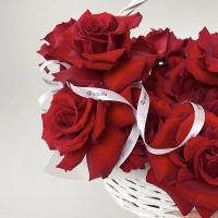 Корзина с 31 розой