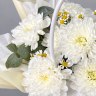 Композиция из хризантем, эвкалипта и танацетума 