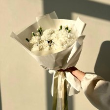 Букет из гвоздики и кустовой гвоздики