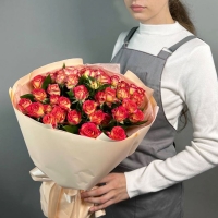 Букет из 15 роз с рускусом