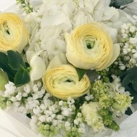 Букет из ранункулюсов, сирени, гортензии