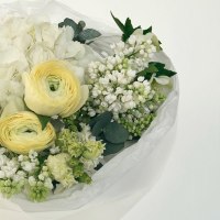 Букет из ранункулюсов, сирени, гортензии