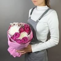 Букет из орхидей, роз и хризантем