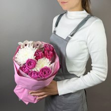 Букет из орхидей, роз и хризантем