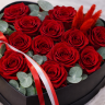 Композиция сердце с красными розами