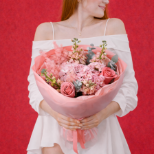 Букет из гортензии, маттиол, роз и эвкалипта