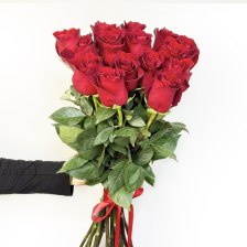 Букет из 15 красных роз 80 см по акции