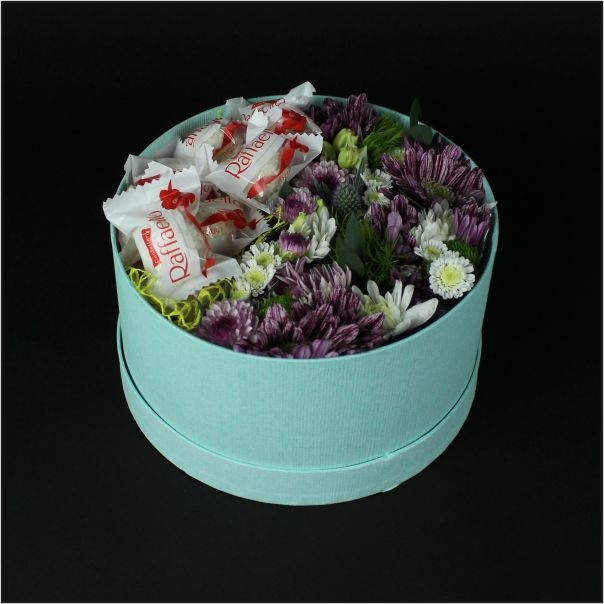 Коробочка с цветами №7 с кустовой хризантемой