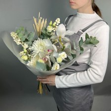 Букет с эустомой, хризантемой и лагурусом