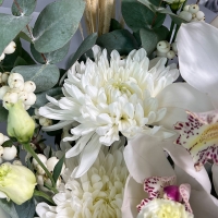 Букет с эустомой, хризантемой и лагурусом