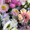 Букет с хризантемой, розой и эустомой